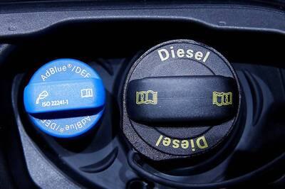 Diesel Collapse Gives Automakers Carbon Headache