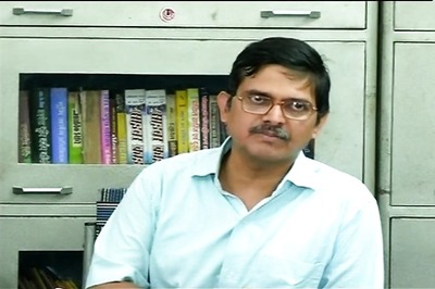 Amitabh Thakur submits CD containing threat call by Mulayam Singh Yadav