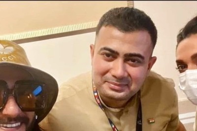 Ranveer Singh, Deepika Padukone Enjoy 'Scrumptious' South Indian Breakfast, Click Pics With Fans