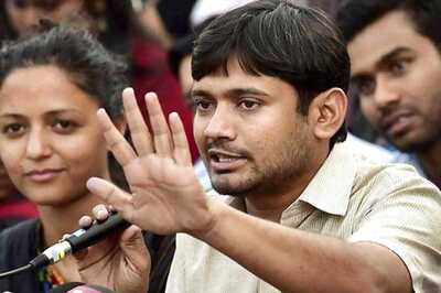 Kanhaiya Kumar’s Car Pelted With Stones in Indore