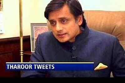 Tharoor's Oct 2 tweet gets praise