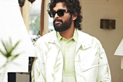 Allu Arjun Shows Director Sukumar Teaser Of This Film On Sets Of Pushpa 2