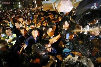 Hong Kong Police pepper sprays protesters, China blocks BBC's website