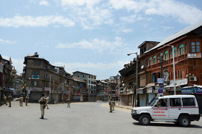 Restrictions Continue in Srinagar, Four Districts in Kashmir