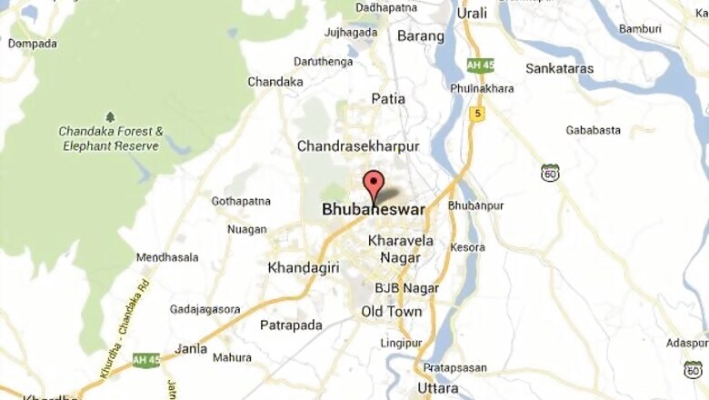 Bhubaneswar: Man hurls 3 crude bombs inside district court, arrested