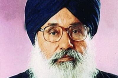 Poll panel fumes at Amarinder, Badal