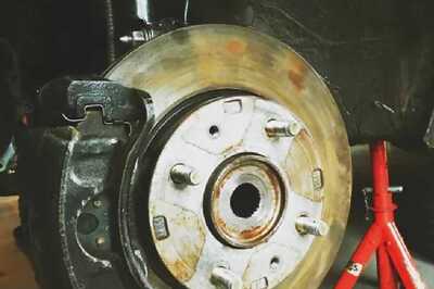 Brake Failure? No Problem! Expert Tips to Stop Your Car Safely and Swiftly