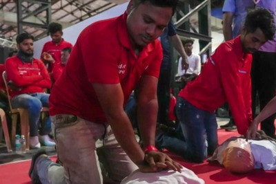 Zomato Trains Delivery Partners To Give CPR, Carry Medical Kits For Roadside Emergencies
