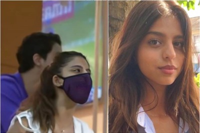 Suhana Khan Cheers for Kolkata Knight Riders at Sharjah Cricket Stadium, See Pics