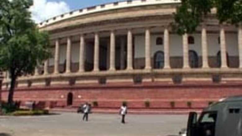 Live Streaming: Political reactions after the trust vote