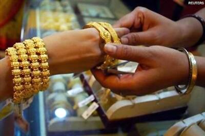 Gold hits 11-month high, extends gains to fifth day