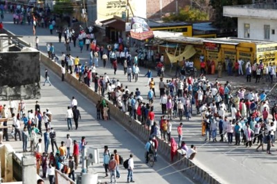 Workers Gather at Kolhapur Highway in Maharashtra, Demand Passage Home