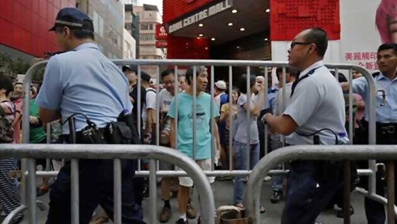 Hong Kong police swoop in on democracy protest site
