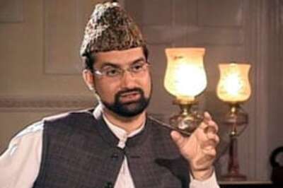 Hurriyat leader asks supporters not to indulge in violence