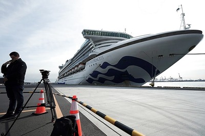 Evacuation of US Passengers from Quarantined Ship Begins