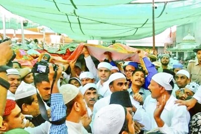Sachin Pilot Offers 'Chadar' on Behalf of Congress President Rahul Gandhi at Ajmer Dargah