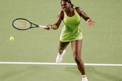 Federer, Mauresmo and Serena advance