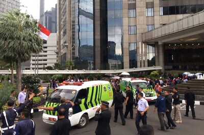 Second Floor of Indonesia Stock Exchange Collapses, Several Injured