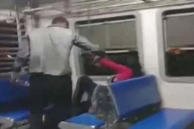 Man Drags Woman by Hair, Tears Clothes and Molests Her on Mumbai Train; Attack Filmed