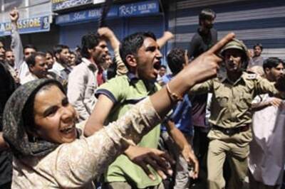 Srinagar protests against women's deaths for 5th day