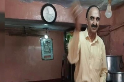 Jabalpur Tea Seller's Stunts To Entertain Customers Go Viral