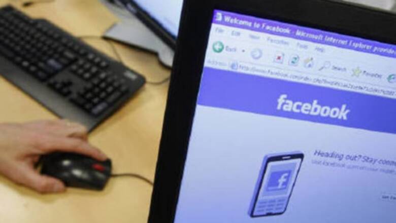 Social media blackout in US college wins converts