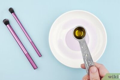 How to Clean Makeup Brushes Using Olive Oil and Soap