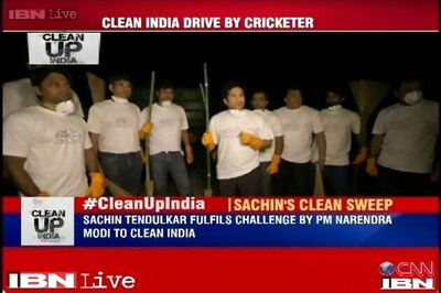 With broom in hand, Sachin Tendulkar joins PM Modi's 'Swachh Bharat' campaign
