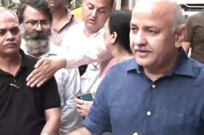 'Happy to Get Clean Chit': Sisodia, Wife at Bank as CBI Checks Locker Over Delhi Liquor Scam