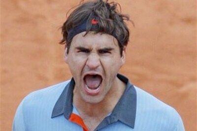 Federer overcomes Potro, to meet Soderling in final