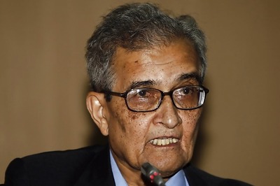 Rushdie's Kolkata visit: Dr Amartya Sen criticises protesters