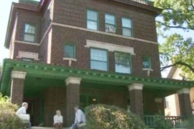 Obama's next-door neighbours' house for sale