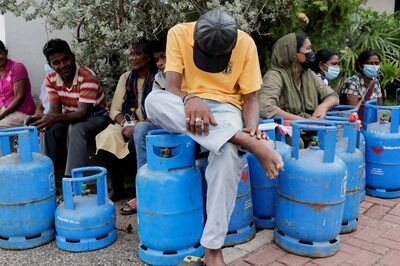 Inflation, Shortage & Corruption: Sri Lanka Resorts to Firewood for Cooking as Fuel and Gas Becomes Luxury