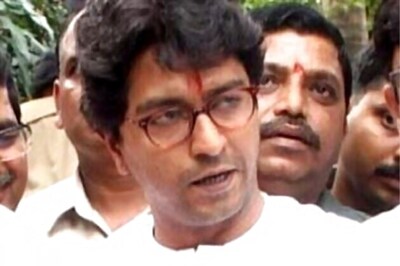 No increment to constable who offered rose to Raj Thackeray