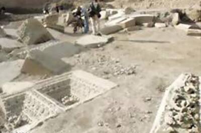 Rome workers uncover city of dead