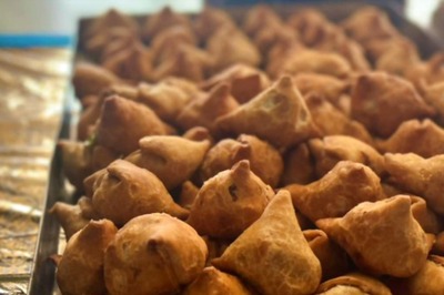 England Fans Fascinated With Samosa Rate In Ranchi; Desis Think It's 'Still Expensive'