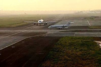 Bomb threat delays flight in Shanghai