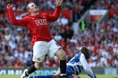 Court discloses earnings, Wayne Rooney furious