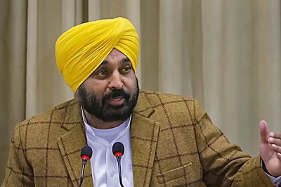 Punjab CM Mann Spellbinds Audience with Rendition of 'Challa' During 'At Home' Function on R-Day