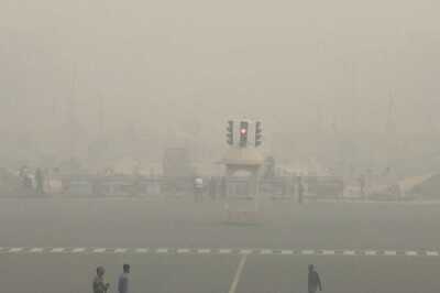 AQI of Delhi in Very 'Poor Category', City Wakes Up to Cold Morning