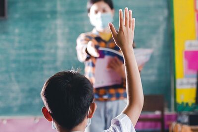 Jharkhand School Teachers Banned From Carrying Mobile Phones in Class, Biometric Attendance Mandatory