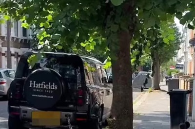 In London, Land Rover Owner Chains It To A Tree To Prevent Theft