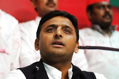 UP CM Attacks BJP Over 'Achchey Din', Asks People to Hit Back