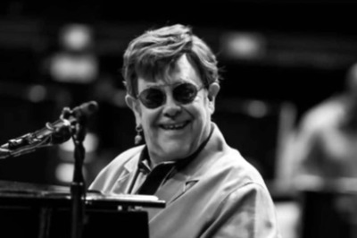 Elton John Gives Update on His Eye Infection, Says It's Been 'Distressing'