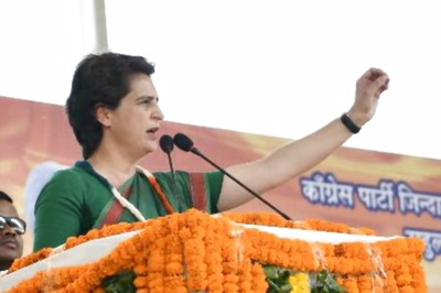 Priyanka Gandhi Harks Back on Ashfaq-Bismil Friendship, Slams UP Govt Over Crime Stats