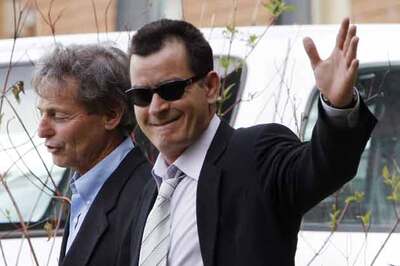 Sheen gifts iPads to 'Two And A Half Men' crew