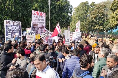 Demanding Removal of JNU VC Post Sunday Violence, Students & Teachers March at Delhi's Mandi House