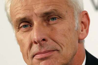 Volkswagen CEO apologises for emissions scandal on first US trip