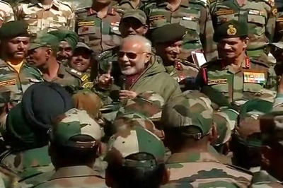 PM Narendra Modi Meets Army, ITBP Jawans on Diwali, Says First OROP Instalment of Rs 5,500 Crore Paid