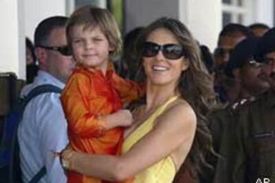 Spotted: Mr & Mrs Nayar say goodbye